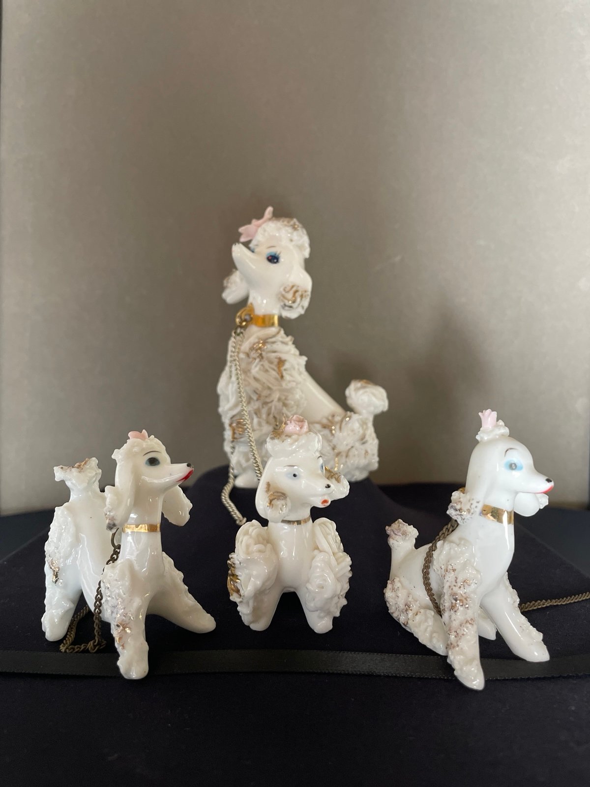 Vintage Mount Royal Spaghetti Poodle Dogs Mum & Puppies Chained Figurines Statue