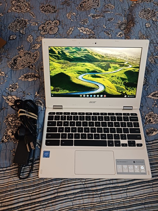 11.6 Acer Laptop Chromebook Intel N3060 4GB RAM/16GB w/ New Charger VERY FAST!