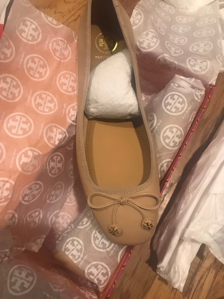 NIB TORY BURCH TORY BEIGE LEATHER LAILA