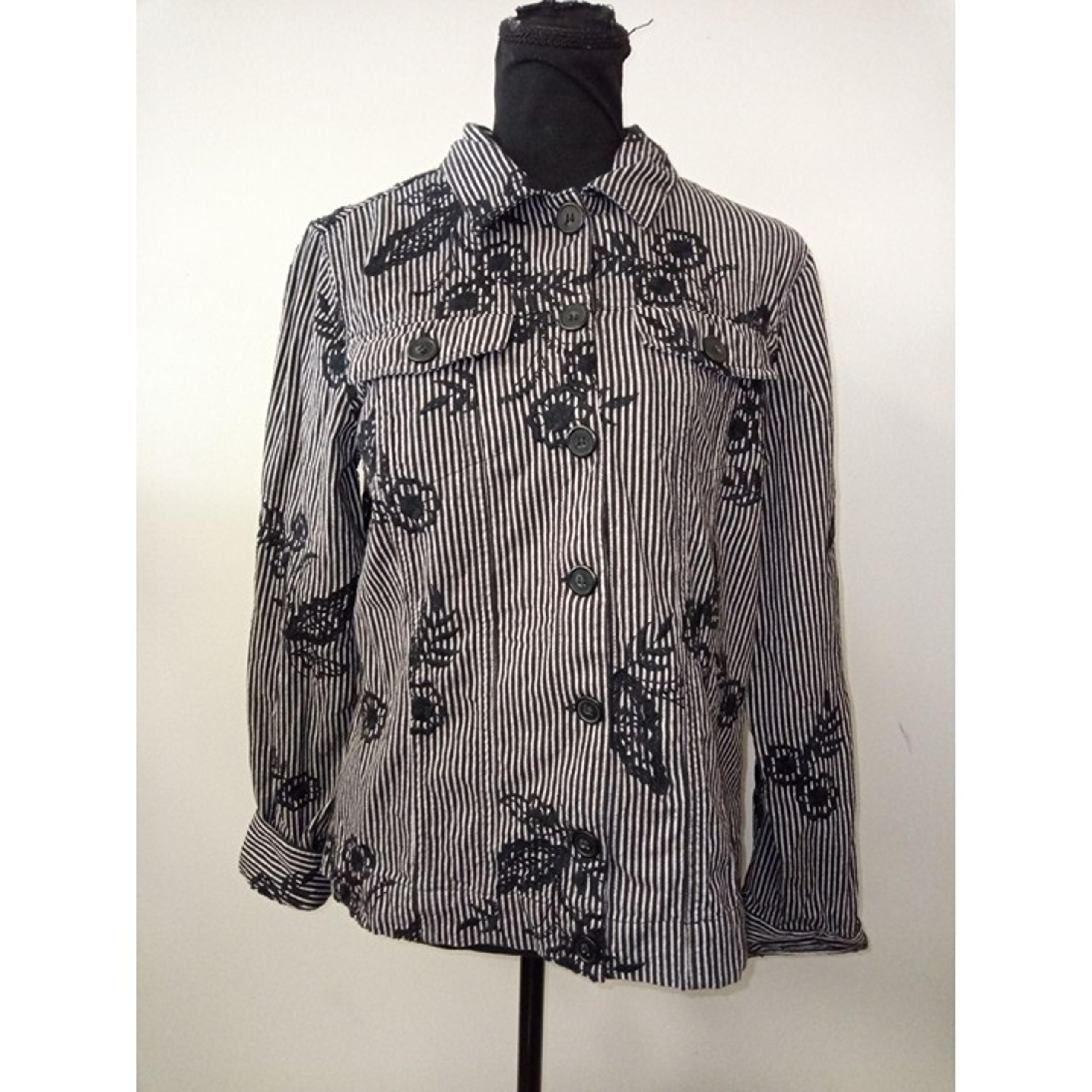 Charter Club Women's Black and White Floral Button Down Shirt Size Medium