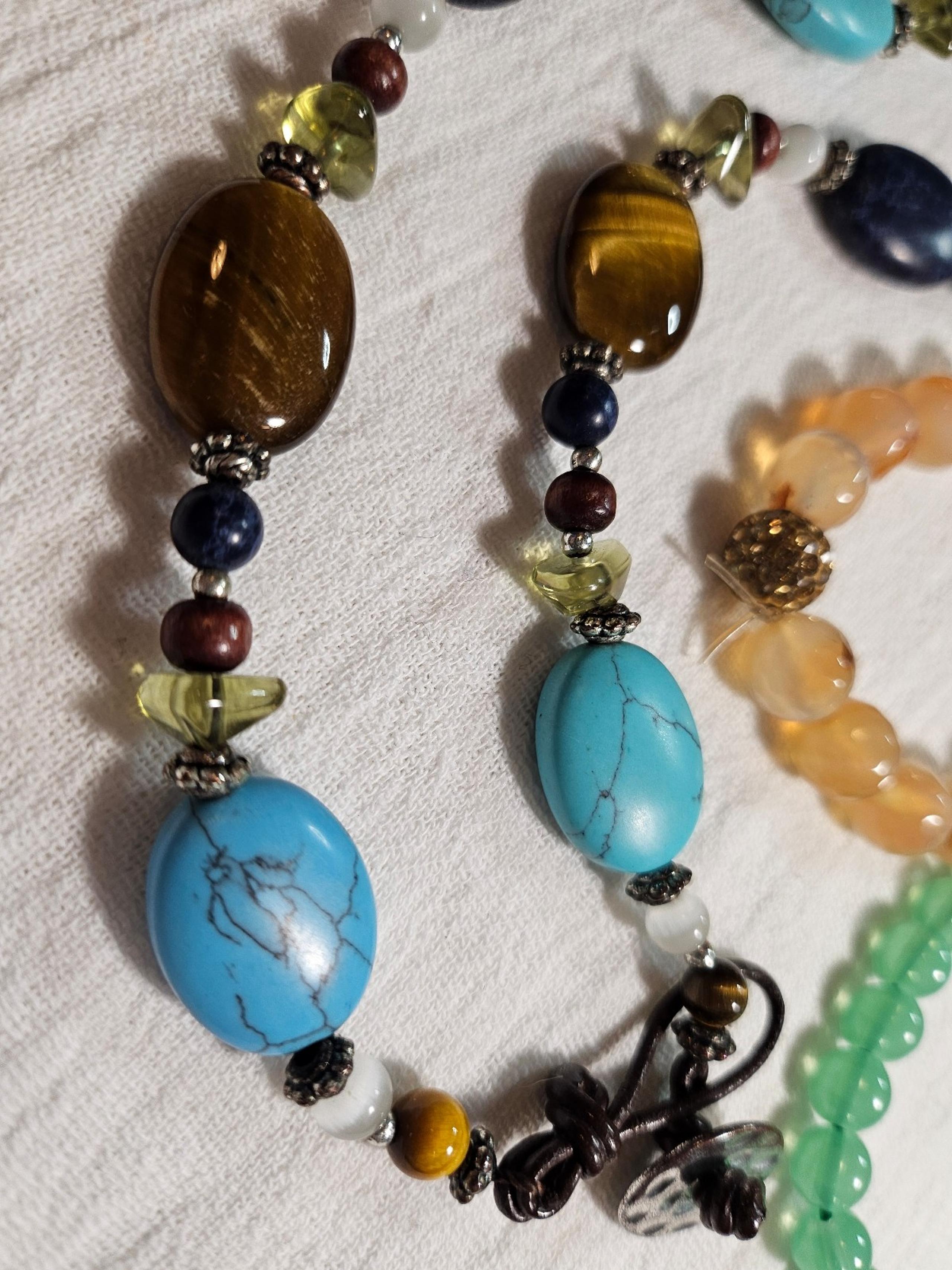 COLORFUL COSTUME JEWELRY LOT