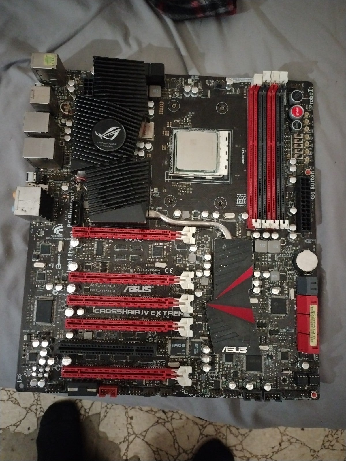 Rog crosshair iv extreme motherboard with AMD phenom 2 cpu
