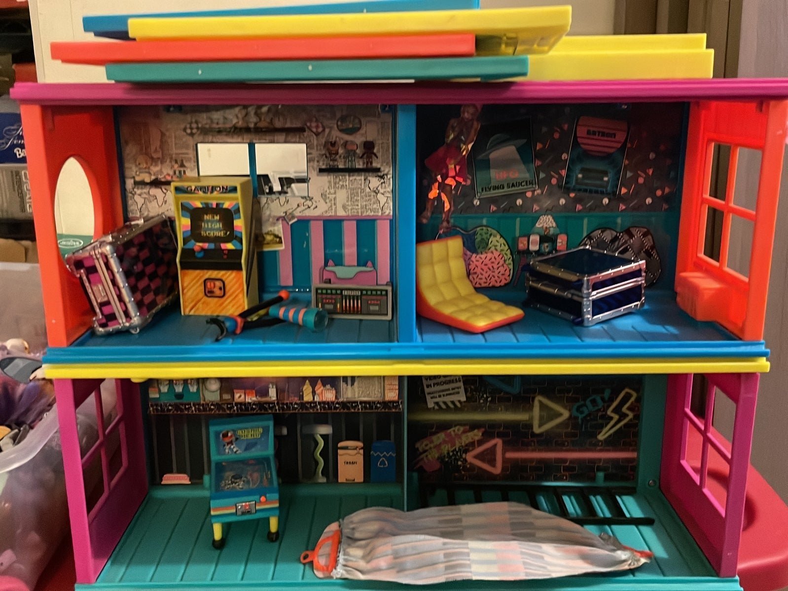 LOL club house with accessories & dolls