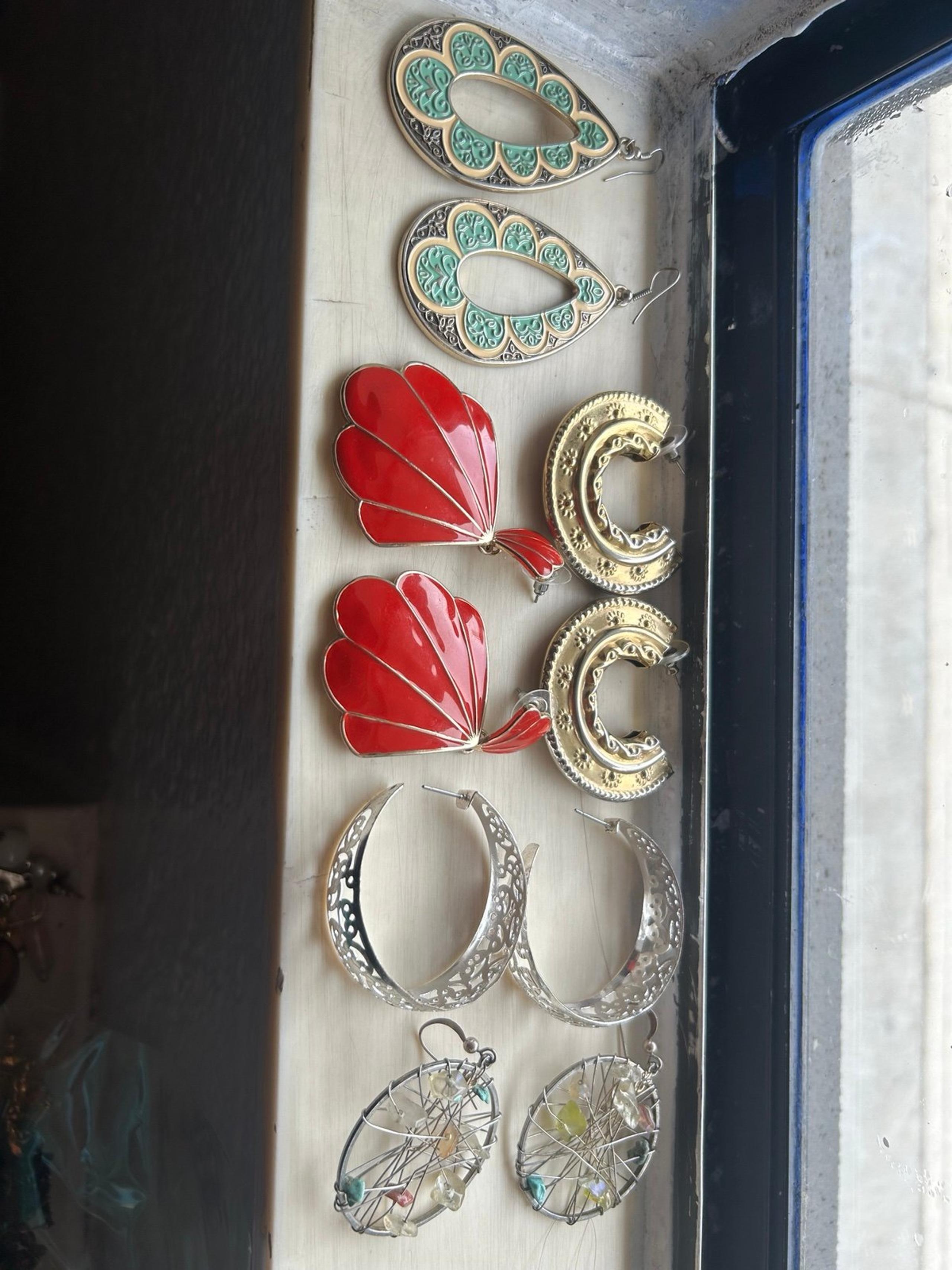5 pairs of vintage earrings