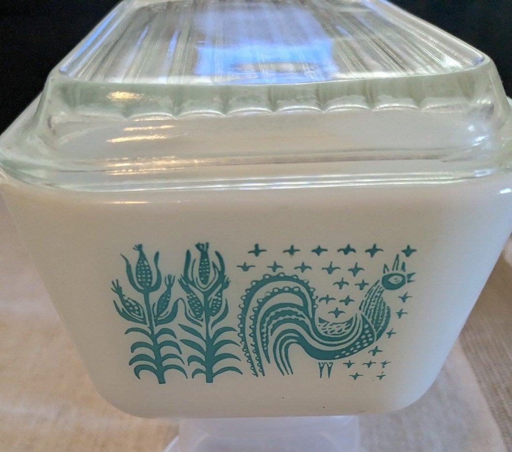 Pyrex 502 Butterprint Refrigerator Dish with lid