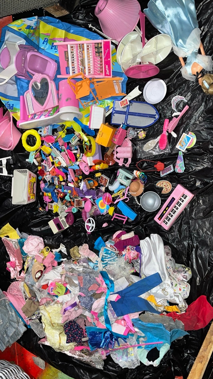 BARBIE ACCESSORIES FURNITURE CLOTHING LOT