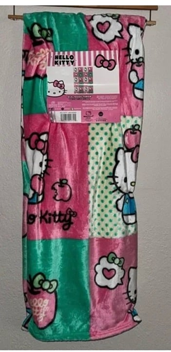 Hello Kitty Apple Throw Blanket