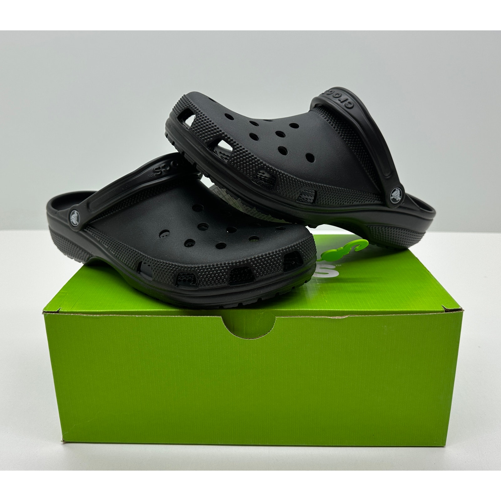 CROCS UNISEX CLASSIC CLOG BLACK SIZE M11 NIB #10S
