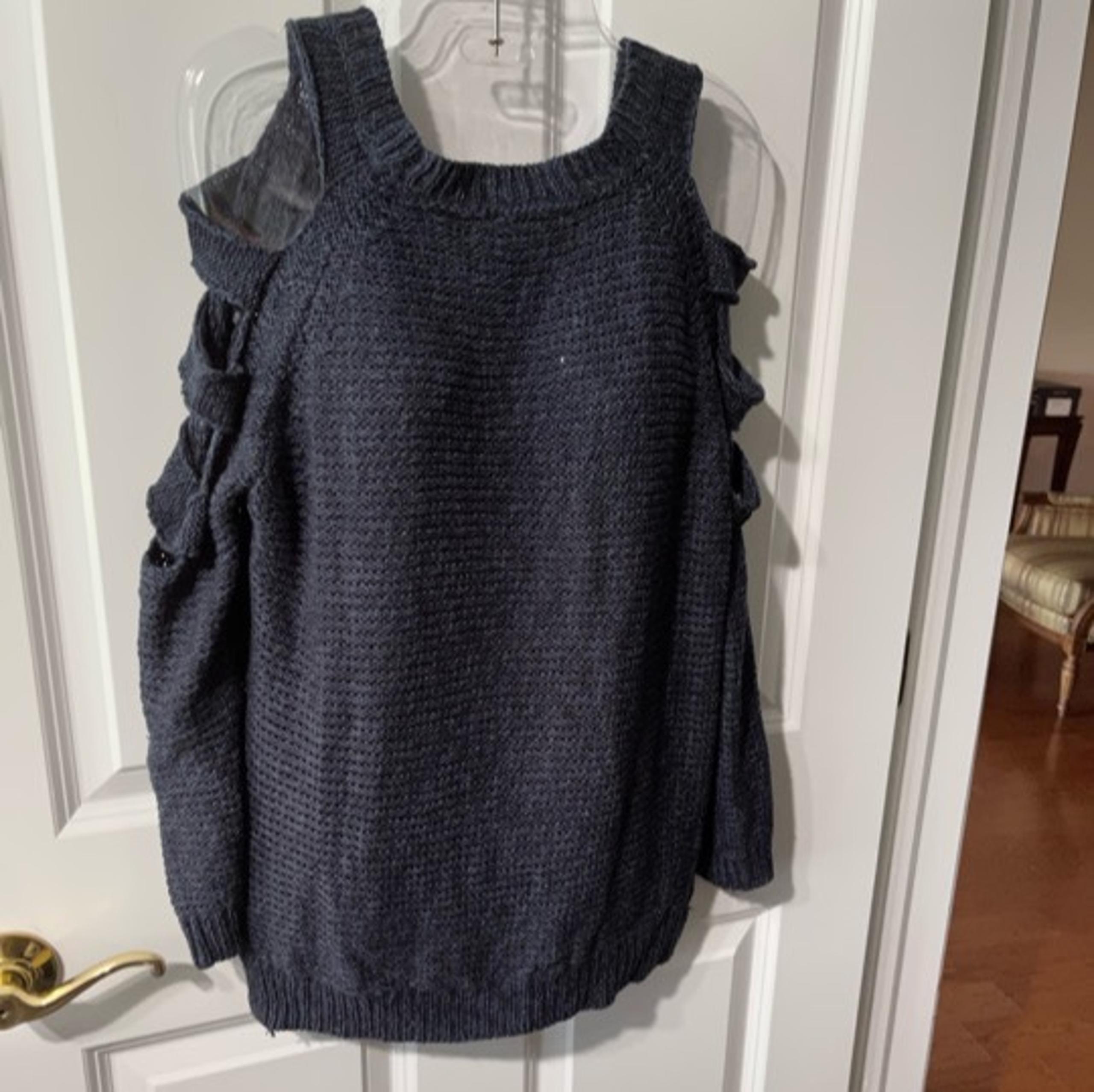 RD style size S/P/P blue and black open sleeve acrylicsweater.