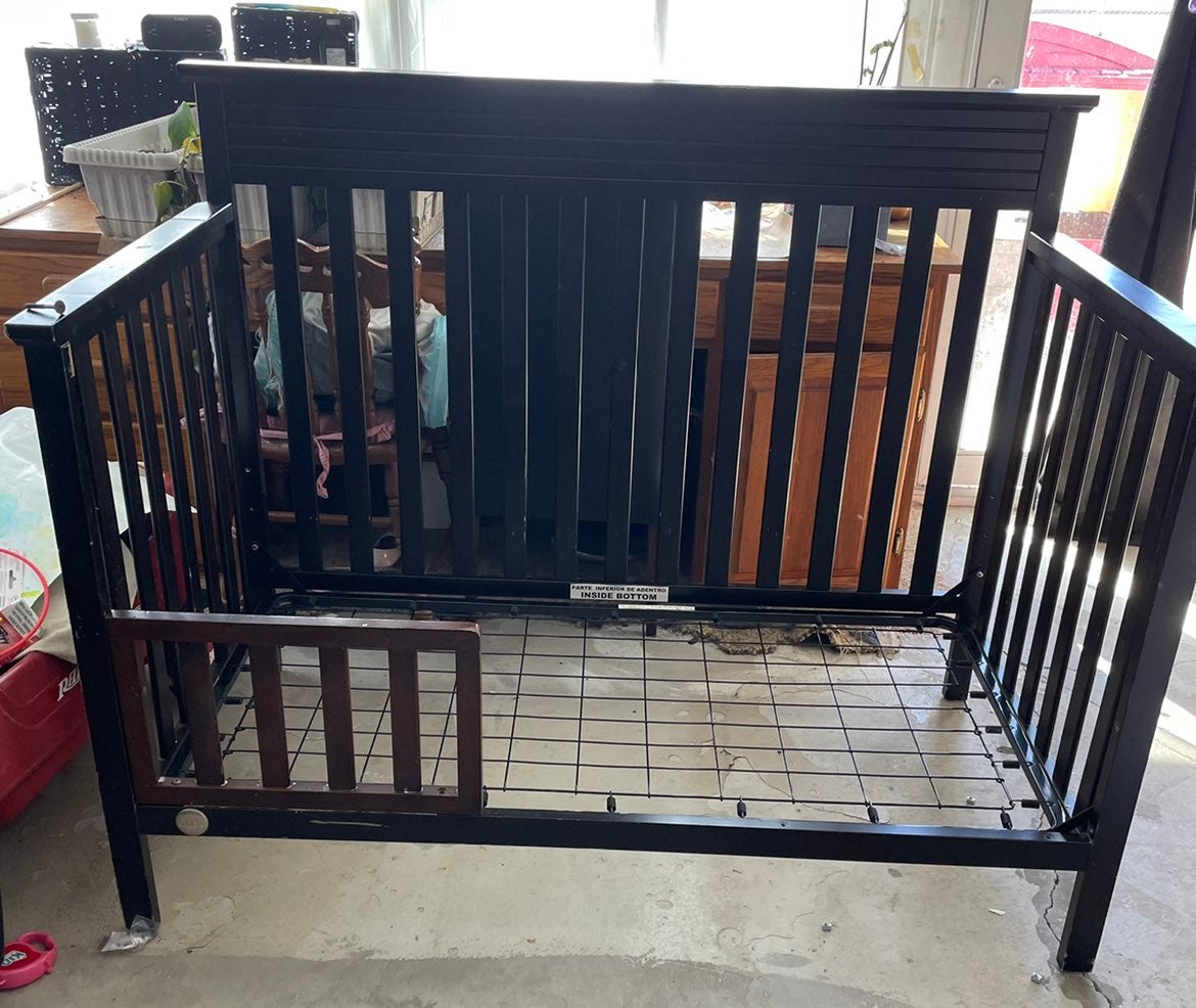4-in-1 Greco convertable crib