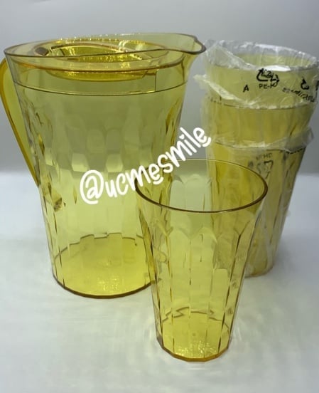 Tupperware Elegant Vibrant Yellow Acrylic Pitcher & Glasses Set