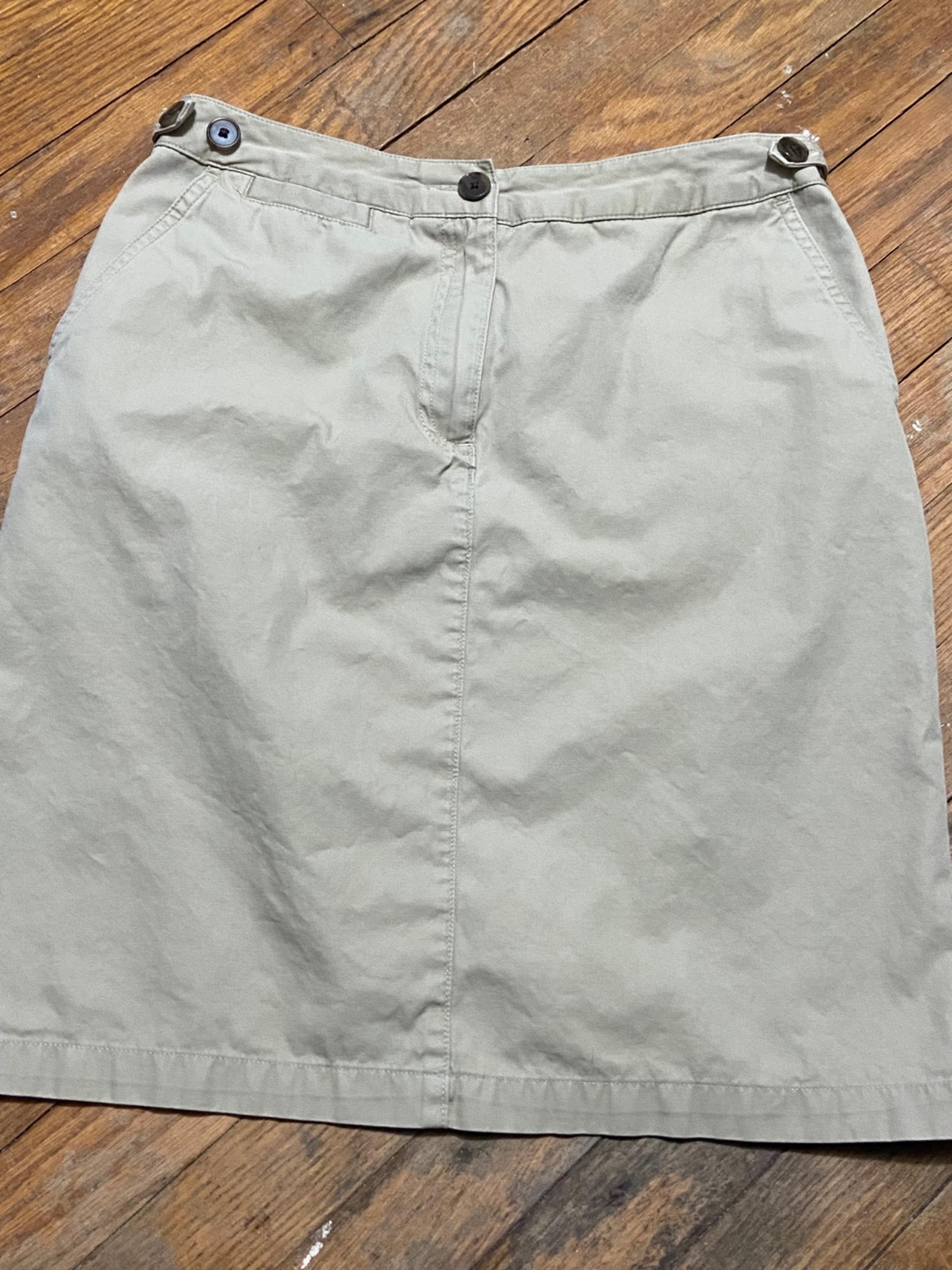 Khaki mini skirt front and back pockets lands end size 4