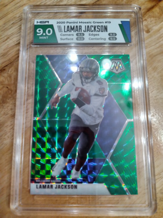 2020 Panini Mosaic #19 Lamar Jackson Green Prizm HGA 9