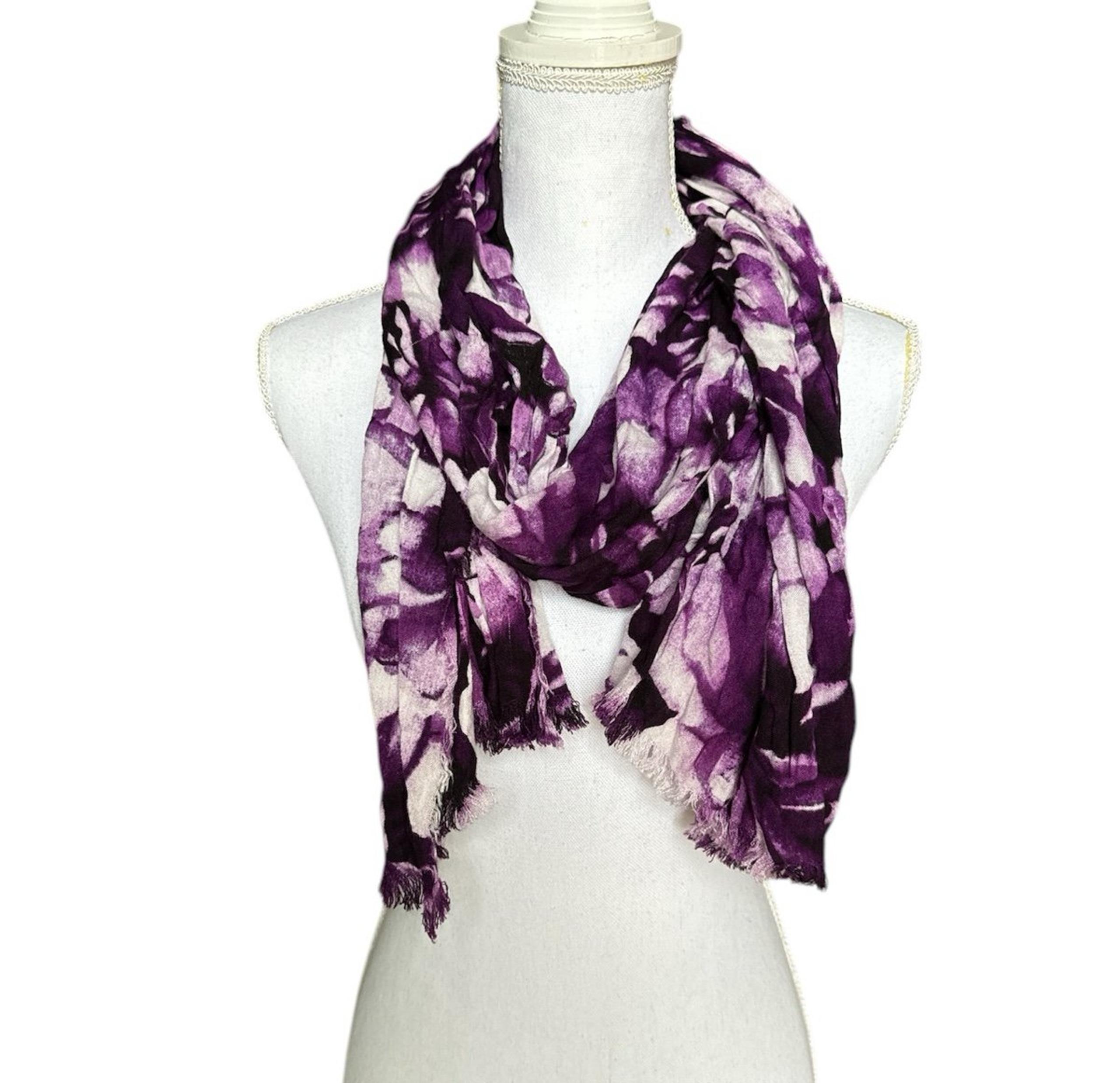 WHBM purple and white flower floral pattern scarf shawl