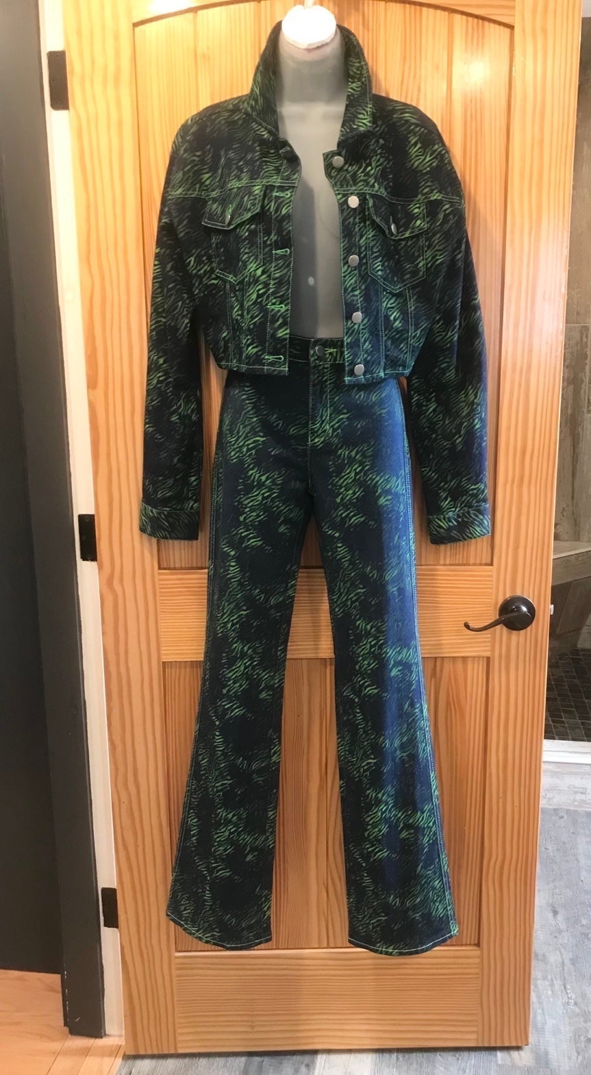 NWOT-I AM GIA SINEAD TIGER PANTS & JACKET SET