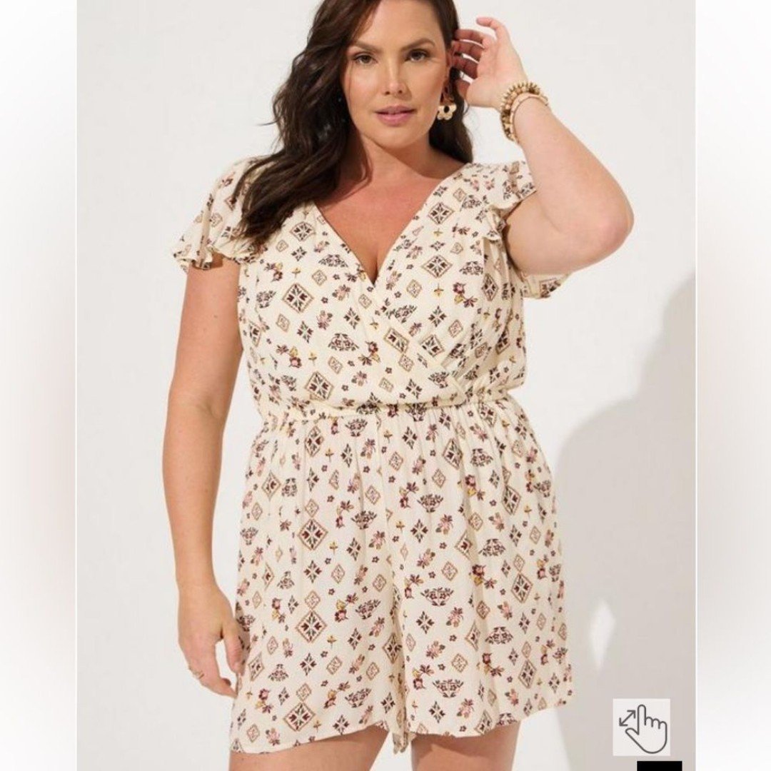 Torrid Gauze Surplice V- Shaped Neckline Romper Printed Design Size 1 Plus Size