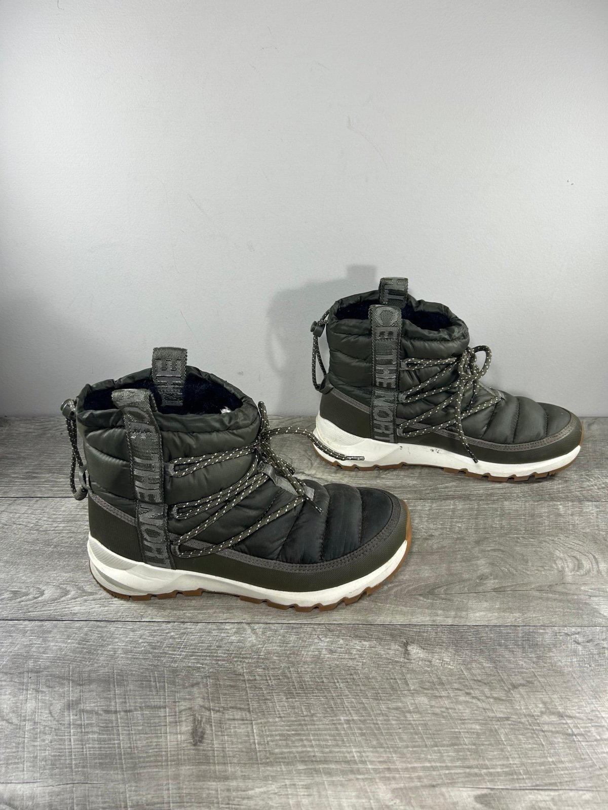 North Face Thermoball Women’s Puffer Nuptse Winter Snow Boots Booties Size 9