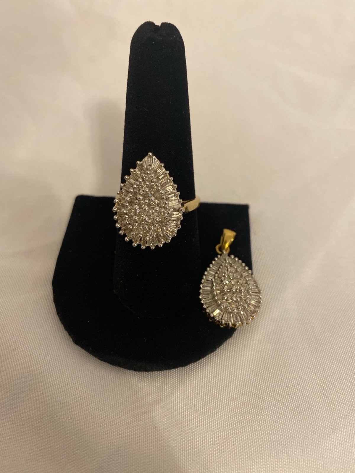 Ring and charm 10k set