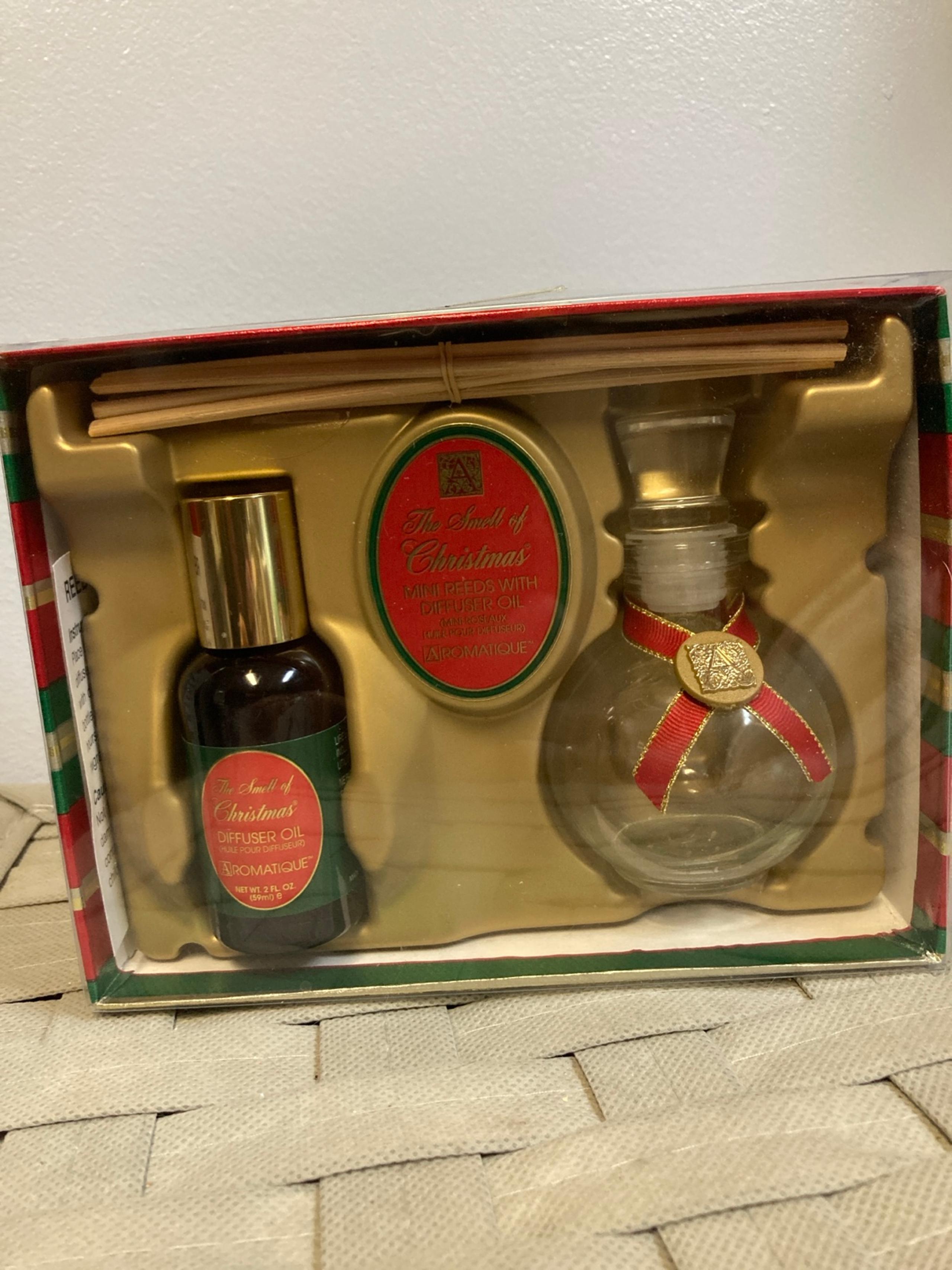 The Smell of Christmas Mini Reeds with Defuser Oil.