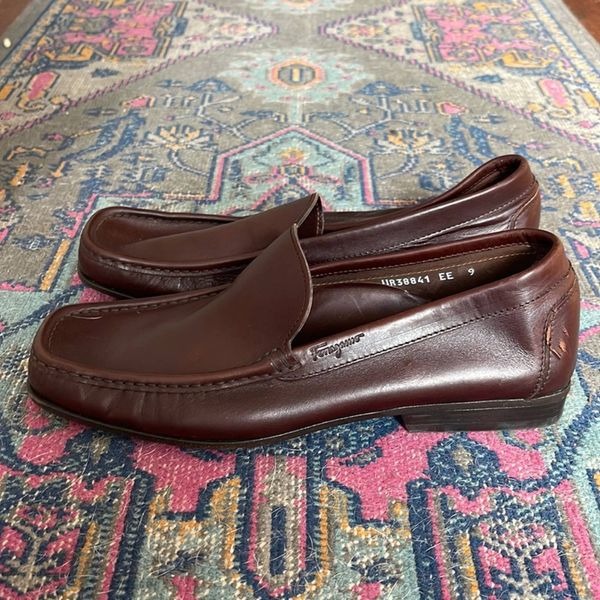 Salvatore Ferragamo leather moccasin slip on dress loafer shoes sz 9
