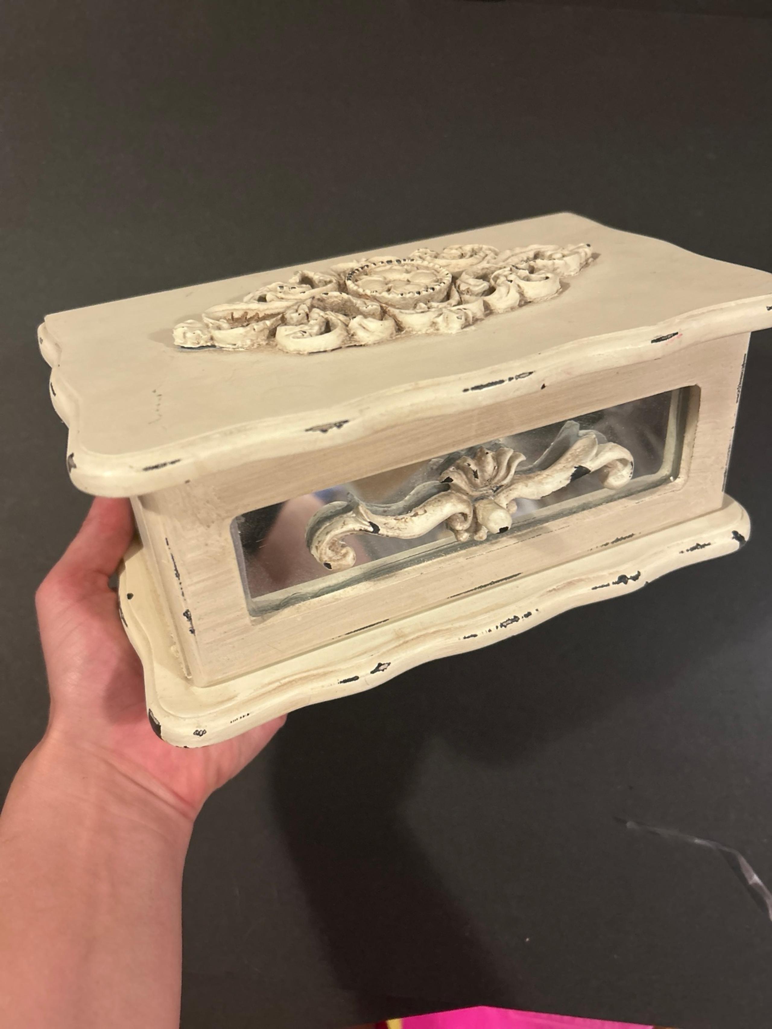 Wooden drawer jewelry box