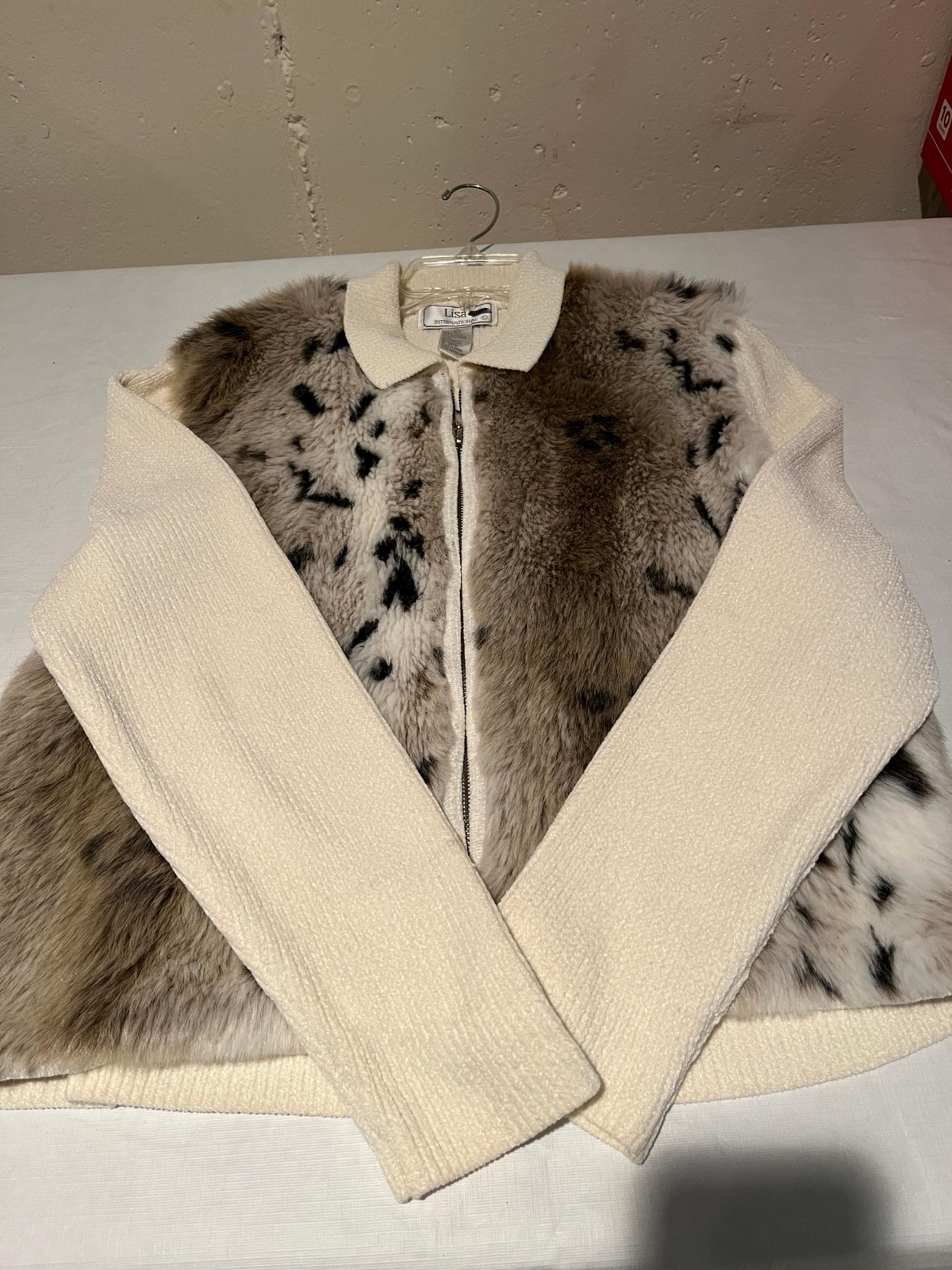 Lisa International Sweater size Large