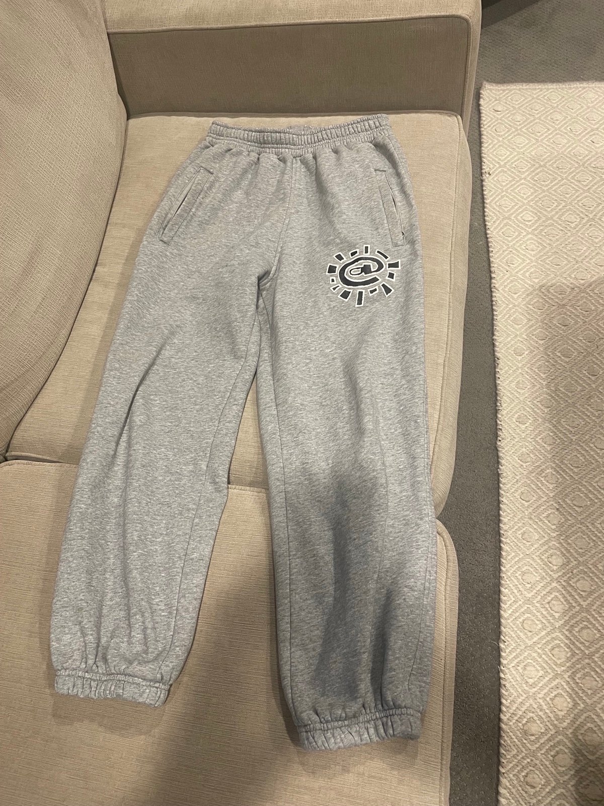 rel@xed black jogger – always do what you should do