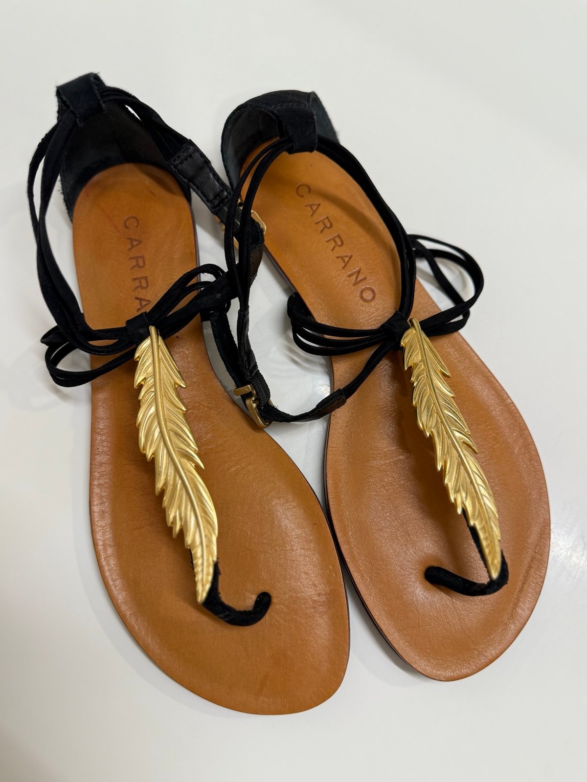 Carrano MADE IN BRAZIL Black Flat Leather Thong Sandals, Feather Design, Size 8