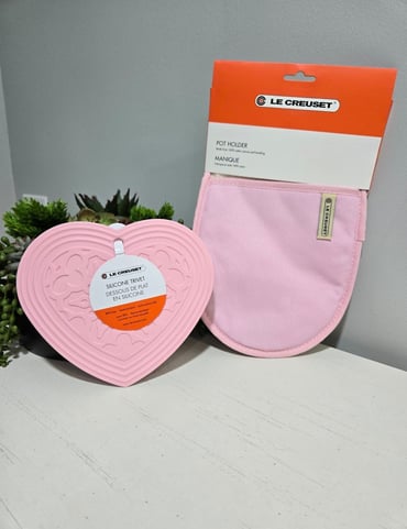 Chiffon Pink Pot Holder & Powder Pink Heart Trivet Retired Le Creuset NEW