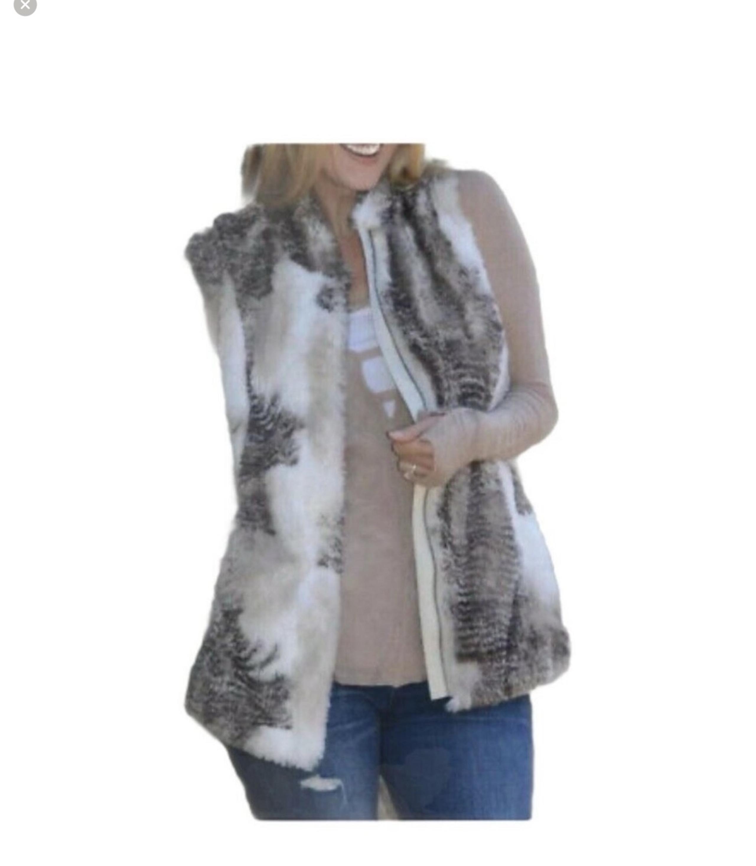 Cabi Womens Aspen Faux Fur Vest Women's xs Full Zip Tan Beige Soft Style 3179