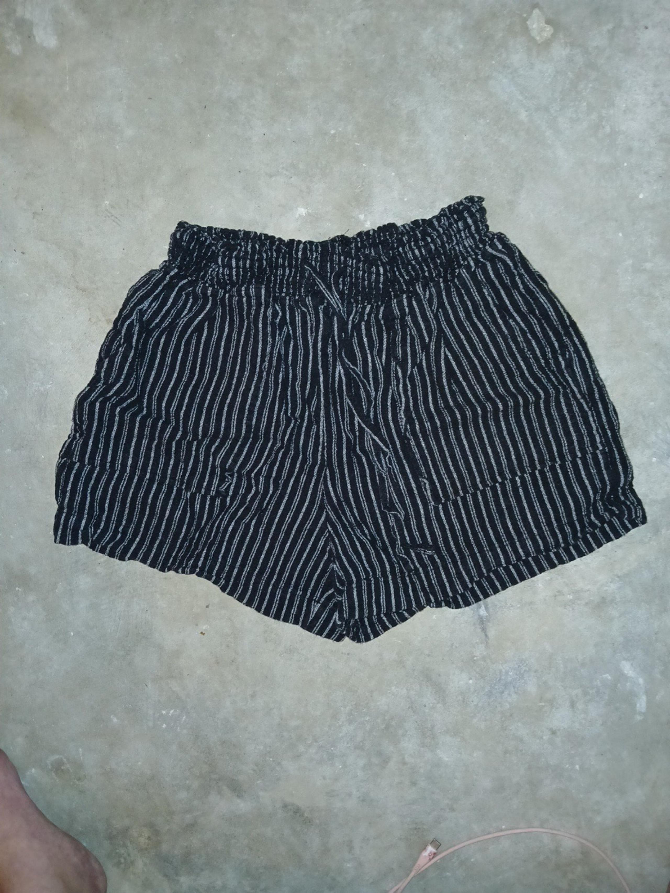 **$2 CLEARANCE(Sz:SM)Black&white vertical striped lounge shorts by Time And True