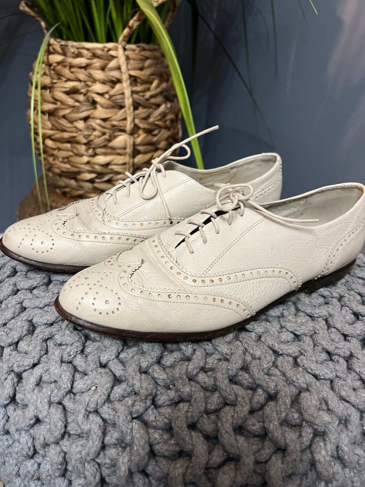 Vintage G.H.Bass Wingtip Oxford Beige leather lace up shoes women’s size 10