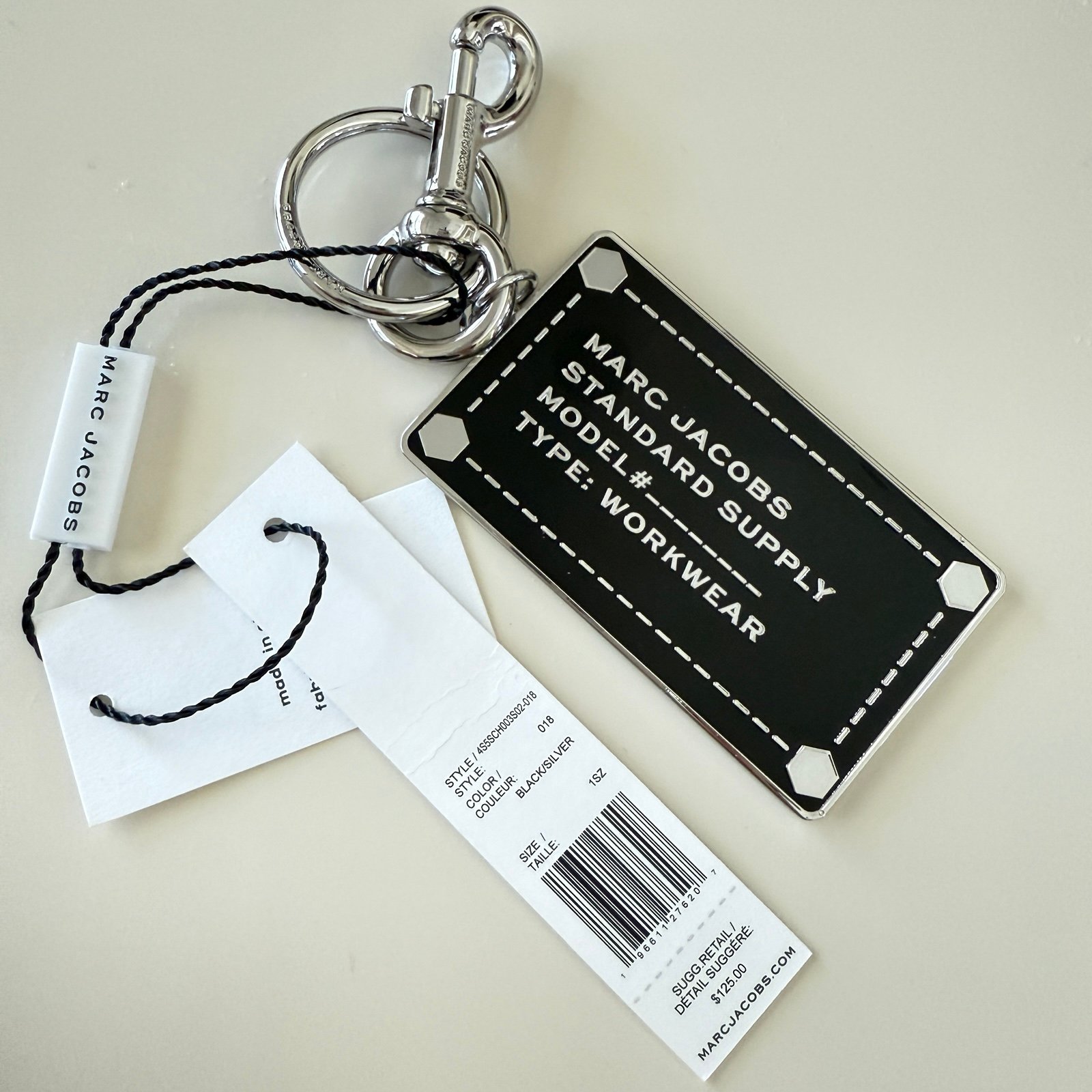 25年★Marc Jacobs The Plate Charm 4S5SCH003S02 Marc Jacobs The Plate Charm 4S5SCH003S02 Silver Charm