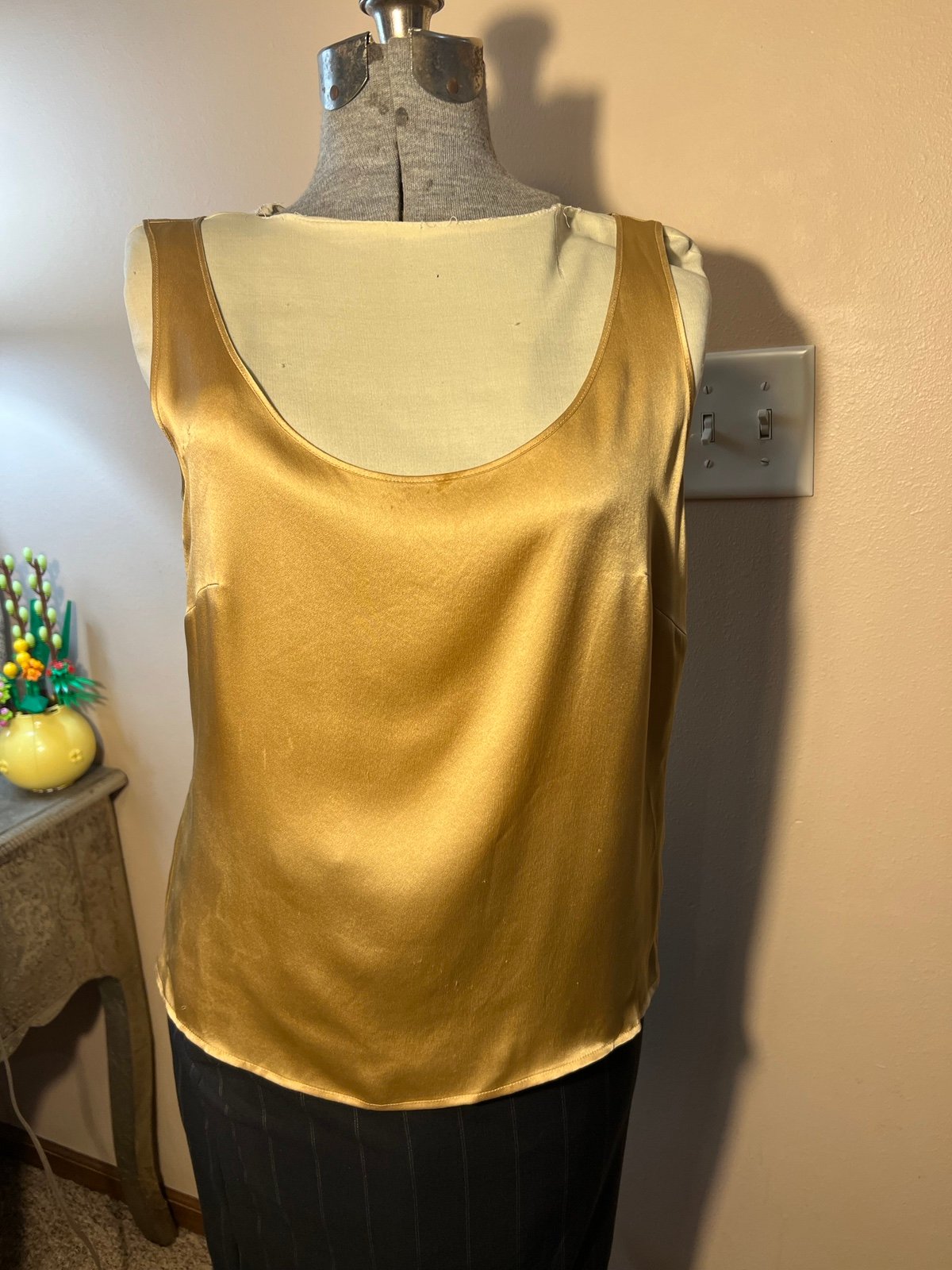 Escada silk gold tank