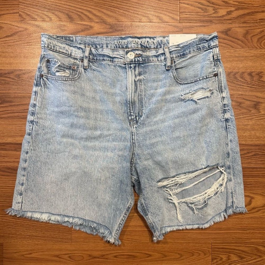 NWT American Eagle Low Rise Skater Jean Short 16