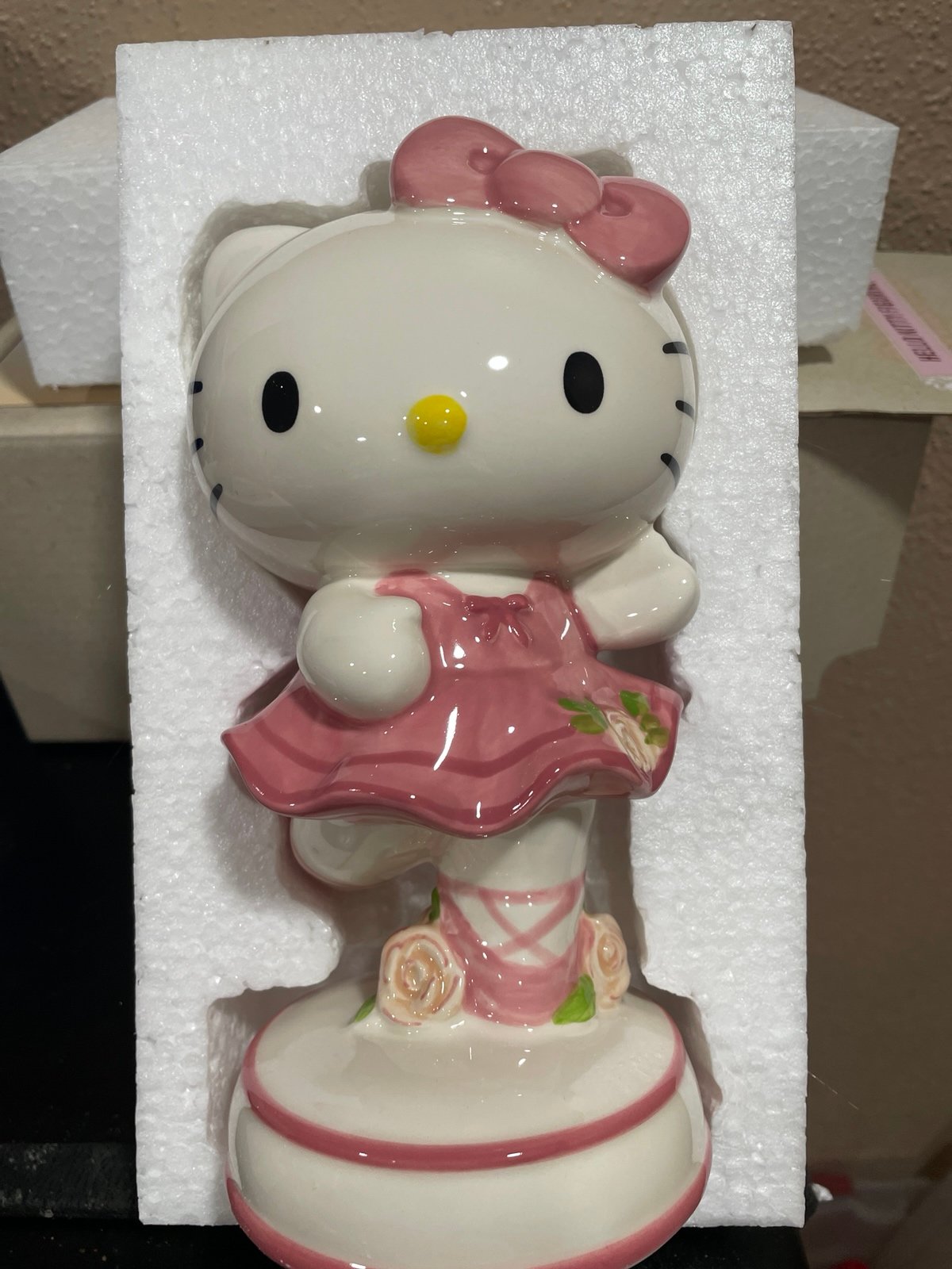HELLO KITTY DANCING QUEEN