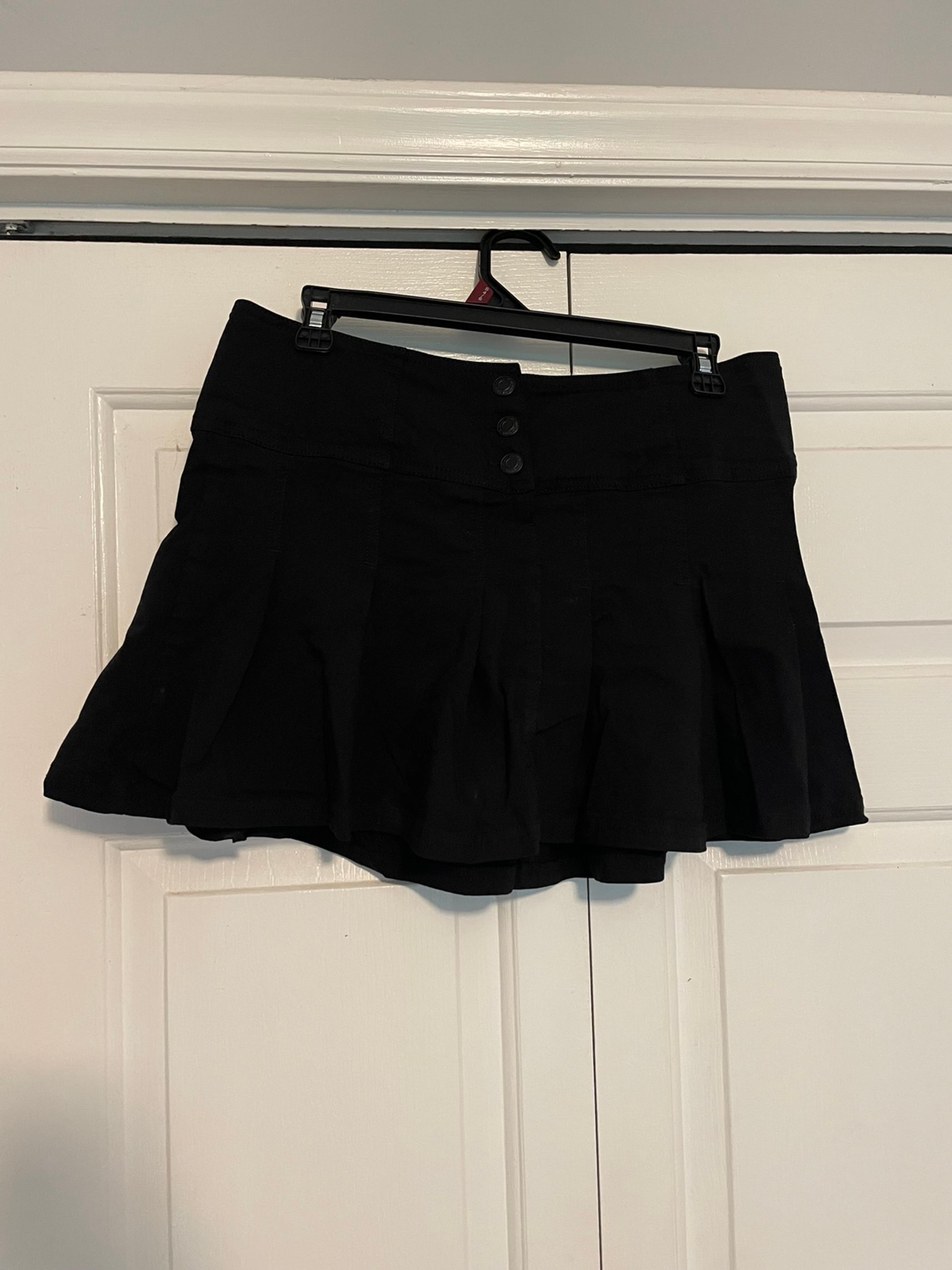 2000’s pleated miniskirt