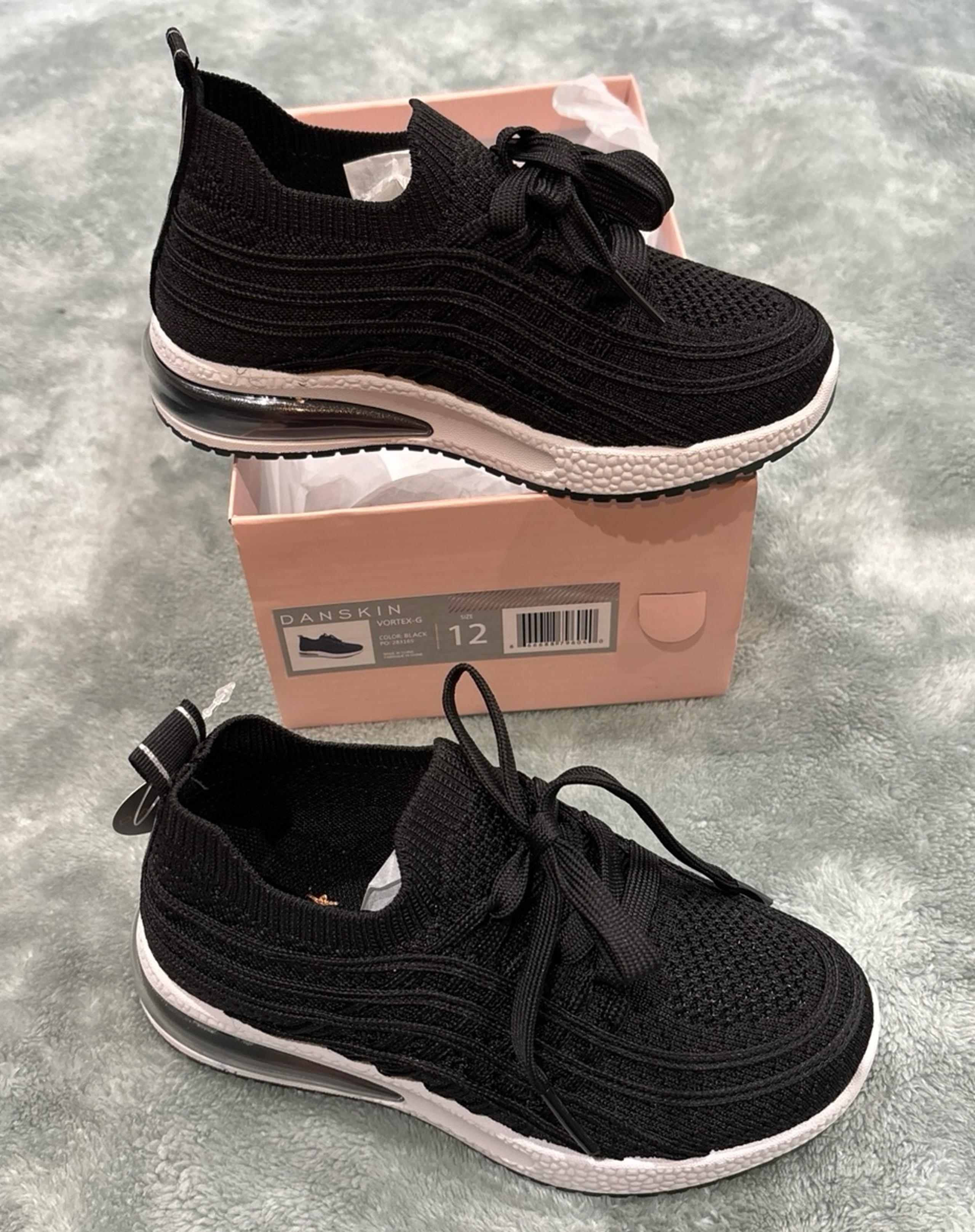 Girls Black Tennis Shoes Sneakers Athletic Shoes Size 12