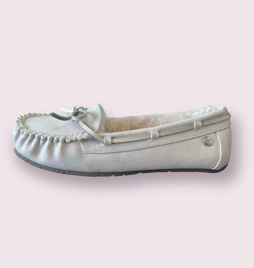 NEW IN BOX- Makula California Mock Out Moccasins Women's Size 6 in White Sparkle
