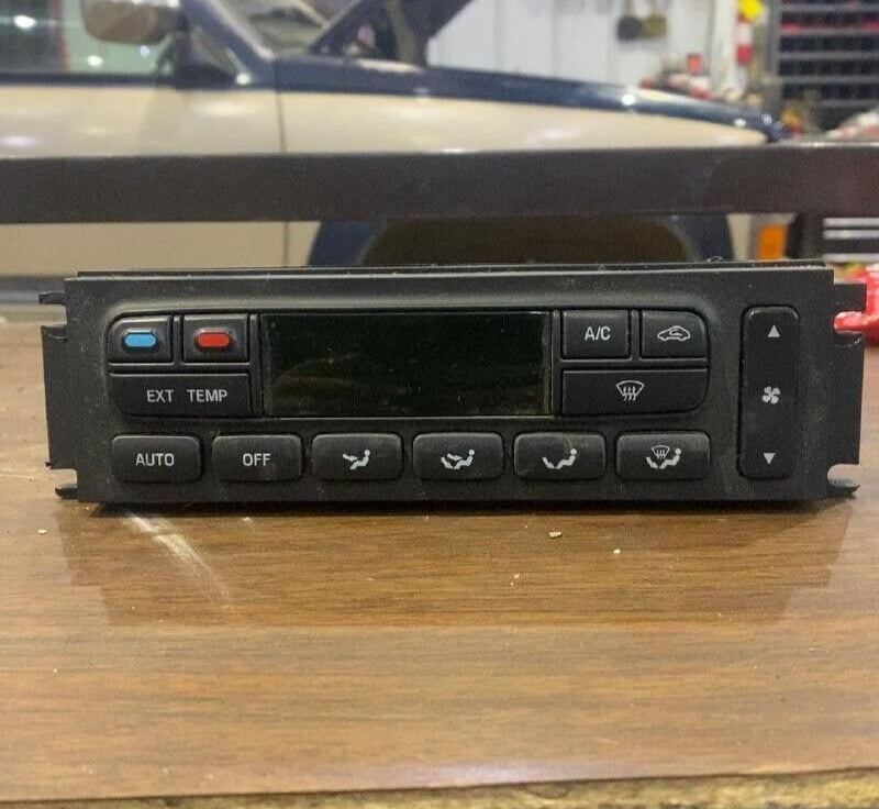 2002-2005 FORD EXCURSION AC CLIMATE TEMPERATURE FRONT DASH AT ELECTRIC CONTROL