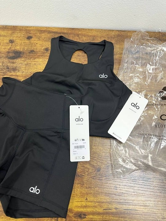 ALO Yoga Short and Top Seamless Ribbed Favorite Bra Tank Black Size S