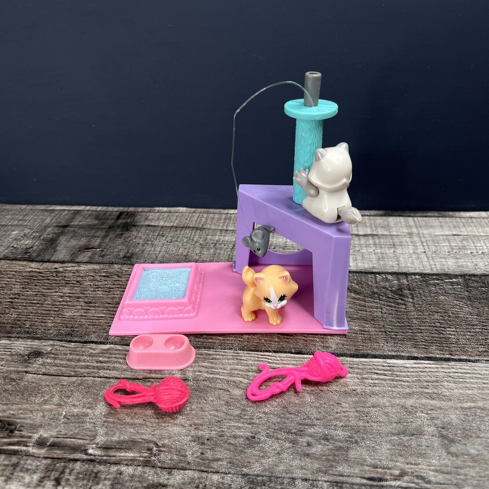 VTG 1992 By Kenner Littlest Pet Shop Cutesy Kittens With Kitten Playhouse