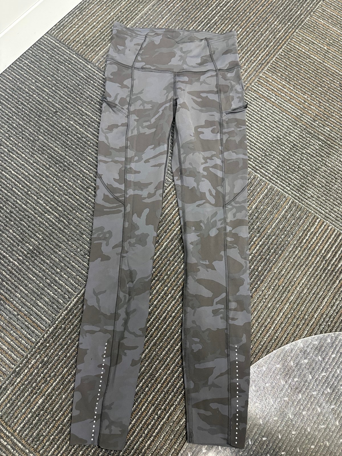 Lululemon Fast and Free black camo size 2 EUC 25”