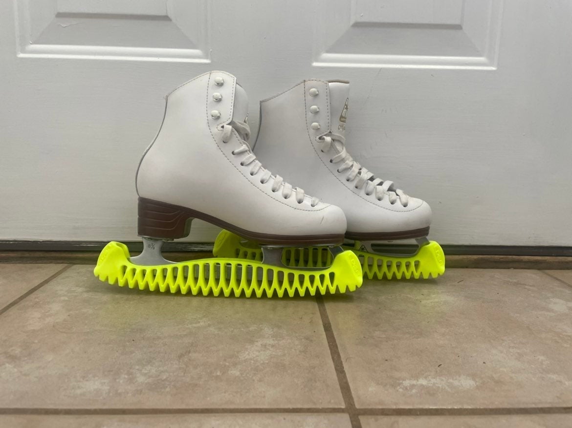 Jackson womens ice skates
