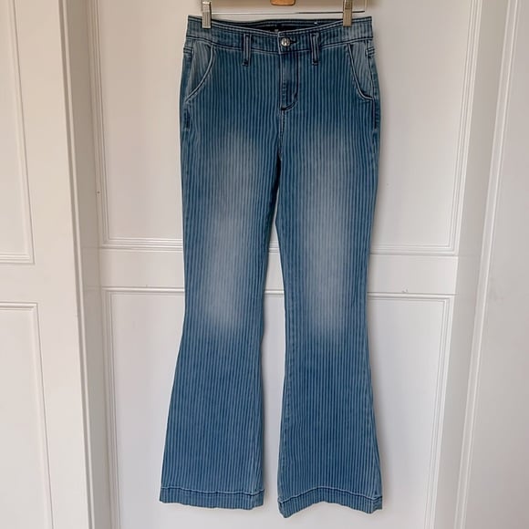 Miss Me High Rise flare wide leg jeans w/ Pinstripe Blue White size 27 Like New