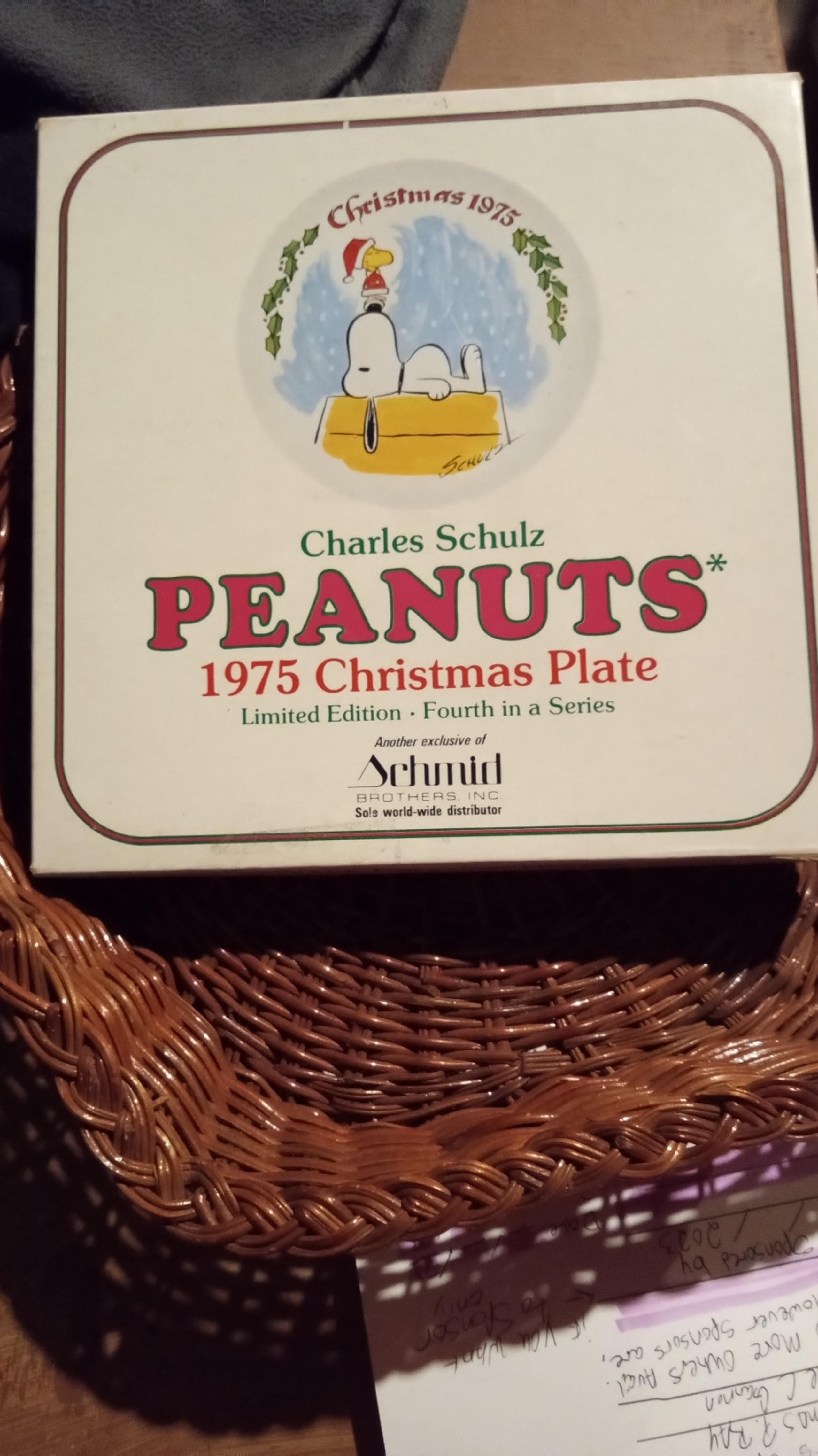 Peanuts 1975 Christmas decorative plate