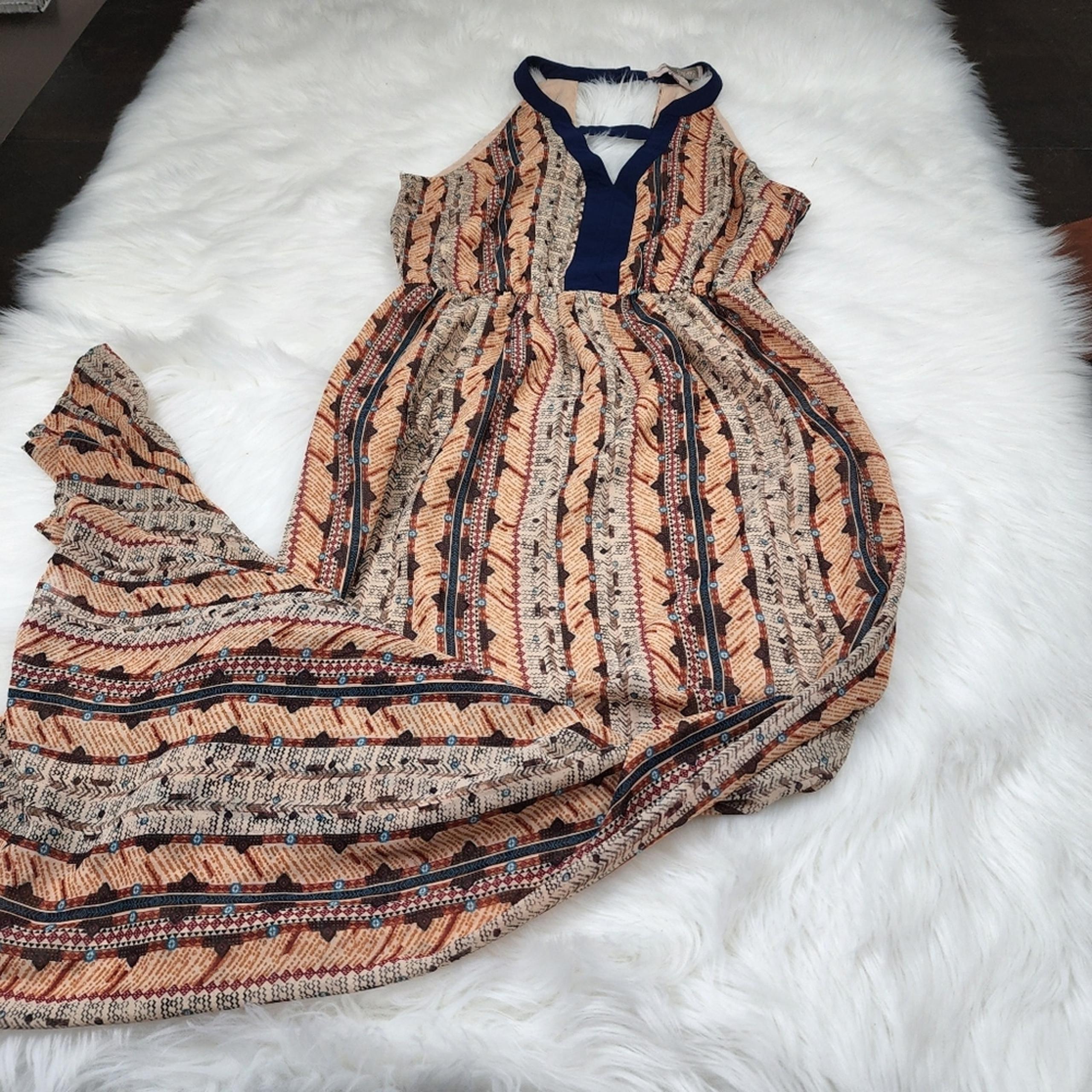 Forever 21 Small Tribal Print Keyhole V-Neck Maxi Dress