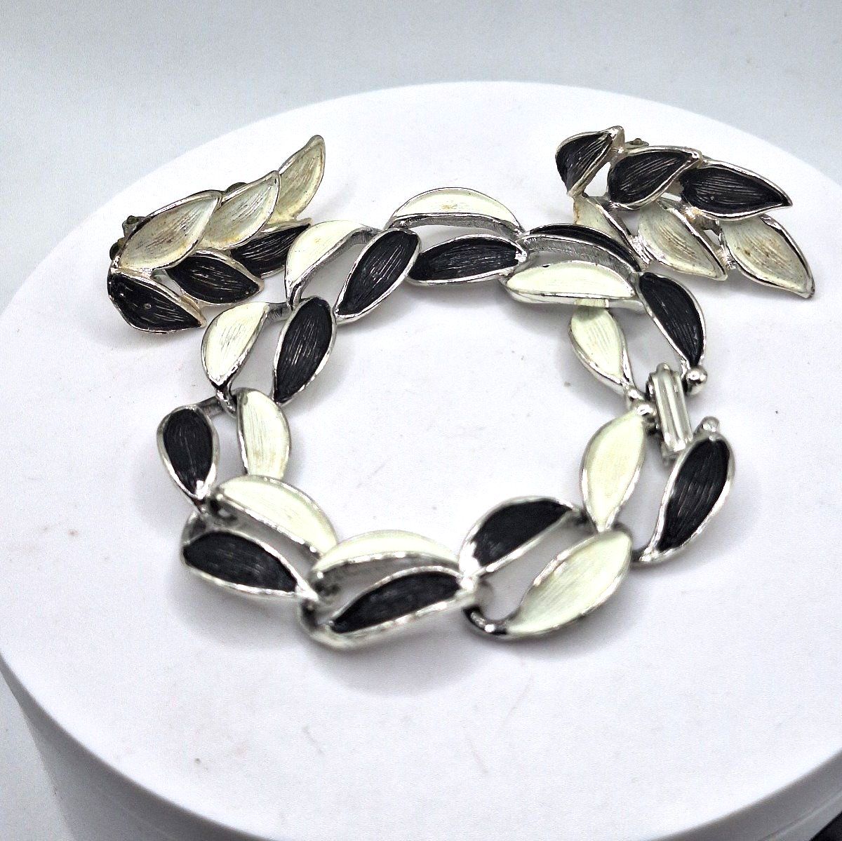 AMERIQUE Vintage Demi Parure Black & White Enamel Bracelet and Clip-on Earrings