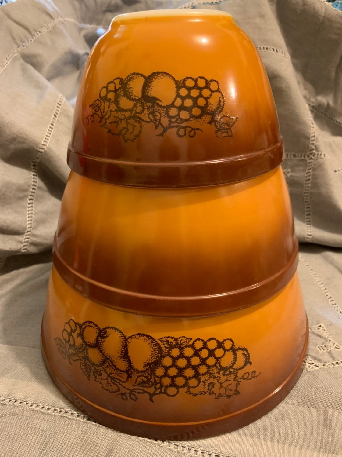 set of 3 pyrex mix bowls fruits 2-1/2QT