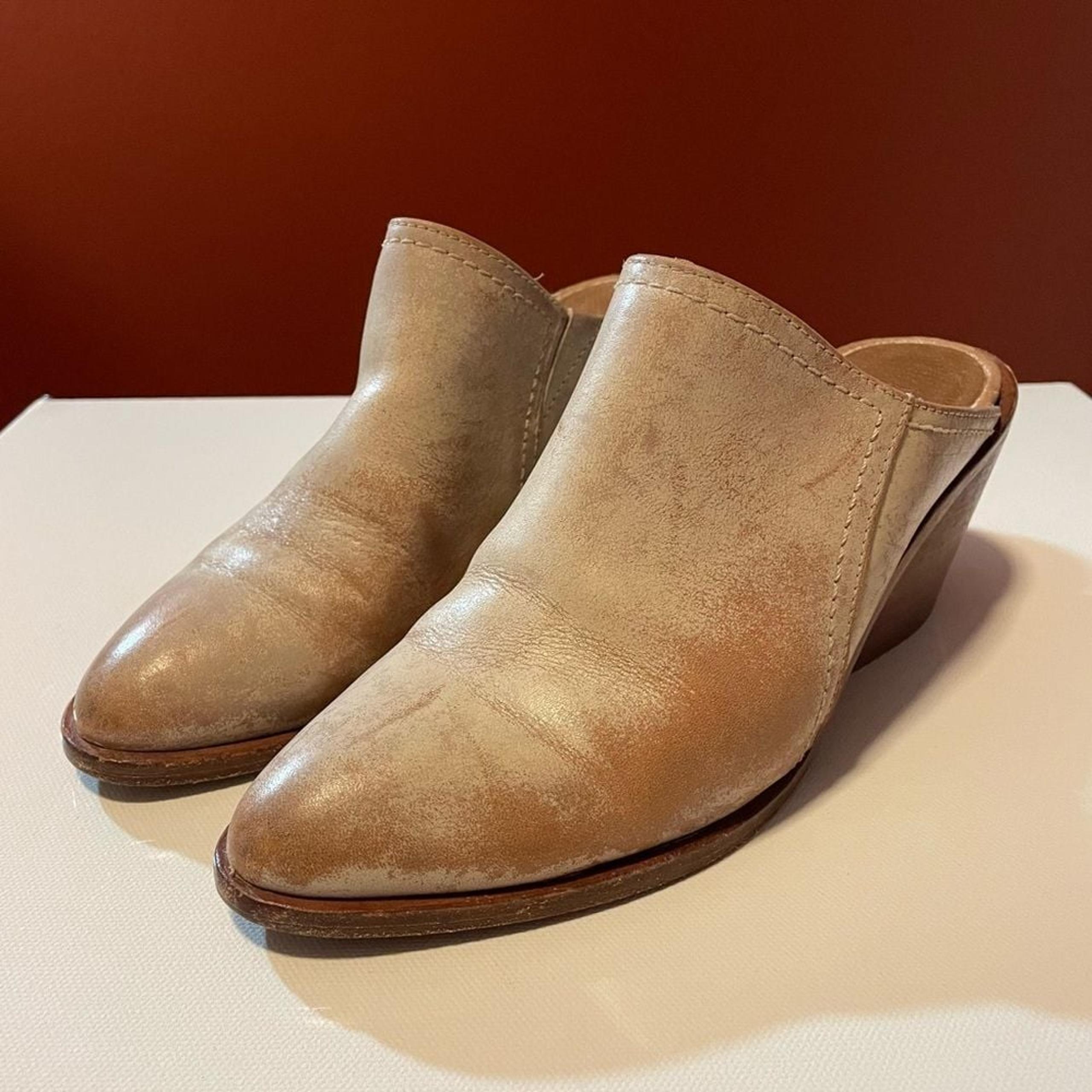 Frye Women's Serena Almond Ivory Leather Toe Burnished Slip On Mules Shoe